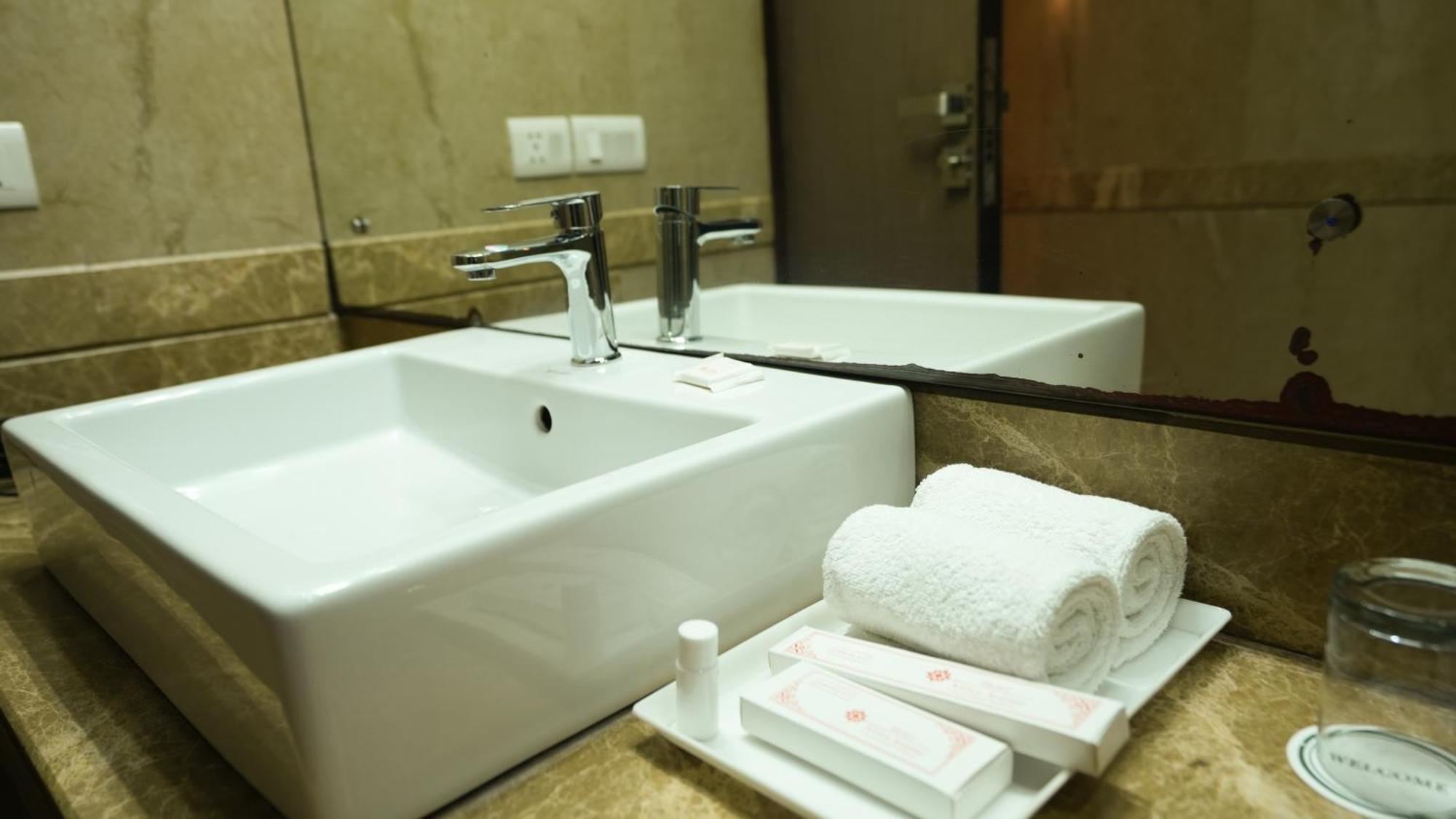 Hotel Africa Avenue - Greater Kailash 1 ニューデリー エクステリア 写真